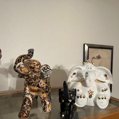 Elephants everywhere!