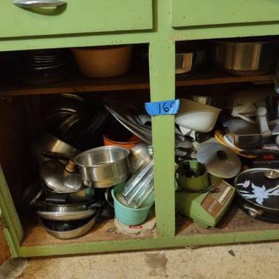 Misc pots and pans 