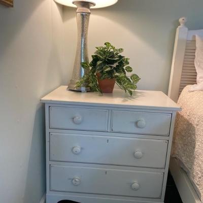 Saybrook Home Cottage Nightstand 28" W x 17" D x 28" H