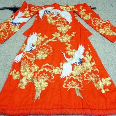 1096	EXCEPTIONAL EMBROIDERED KIMONO	LARGE EXCEPTIONAL EMBROIDERED KIMONO, APPROXIMATELY 75 IN L
