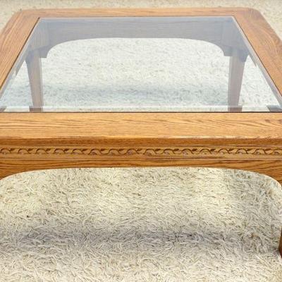 1027	OAK COFFEE TABLE W/INSET BEVELED GLASS TOP, APPROXIMATELY 36 IN X 17 IN HIGH
