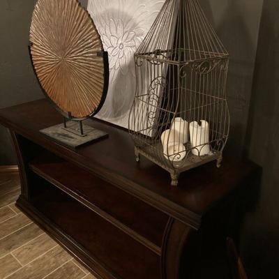 server and decor