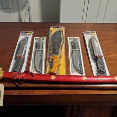 #3550 â€¢ Hunting Knifes and Sword
