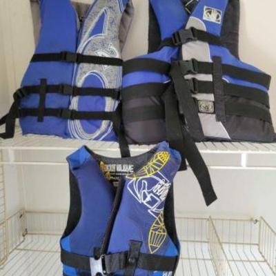 #3072 â€¢ 3 Assorted Life Jackets
