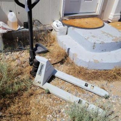 #4018 â€¢ Rouchneck Pallet Jack
