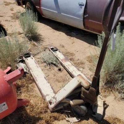#1310 â€¢ Pallet Jack
