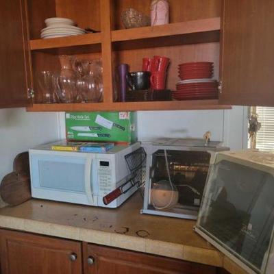 #3076 â€¢ Assorted Kitchen Appliances, Dishware, and Decorations
