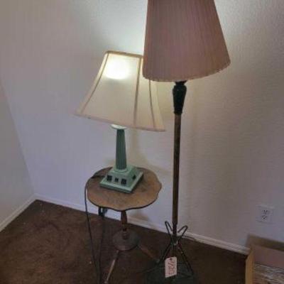 #3320 â€¢ Wooden End Table And 2 Lamps

