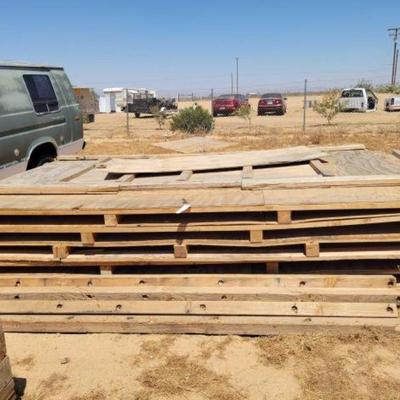 #4006 â€¢ Stack of Pallets And 5-4Ã—4 Wood Posts
