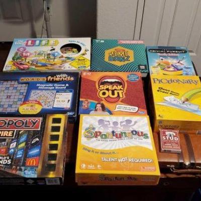 #3526 â€¢ Family Board Games, Badminton Birdies Dominos and play...
