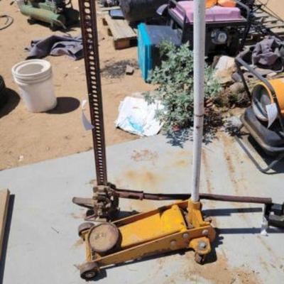 #2714 â€¢ Ranch Rite Farm Jack And Car Jack
