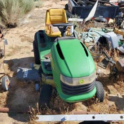 #1284 â€¢ John Deere Tractor
