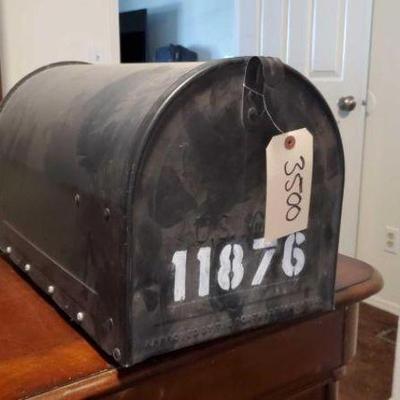 #3500 â€¢ Mail Box with Lock
