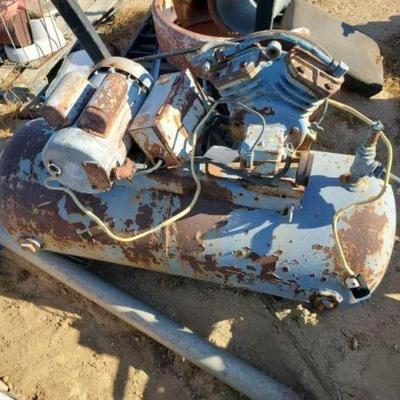 #1268 â€¢ Vintage Dayton Air Compressor
