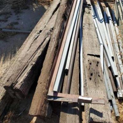 #1276 â€¢ 5 Wood Logs And Scrap Metal
