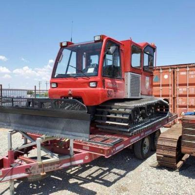 #110 â€¢ 2004 PistenBully Canyon Snow Cat with 2005 Double Axle Maxey Trailer
