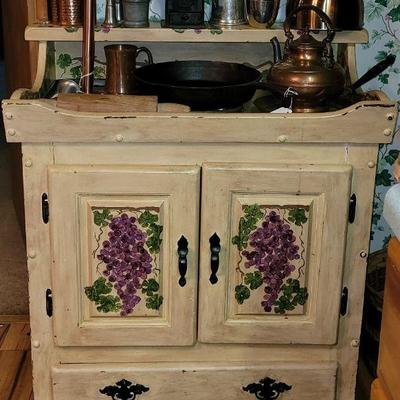 Painted dry sink
Copper items
Cast iron