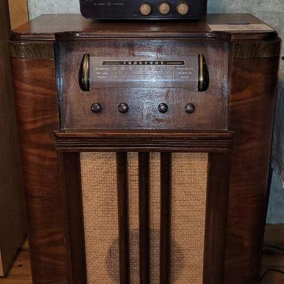 Old radios and phonograps for repair or display