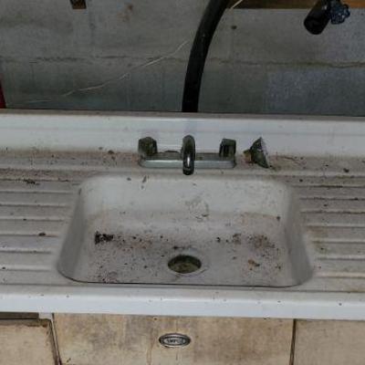 Enamel sink