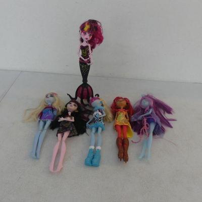Group of 6 Monster High Dolls