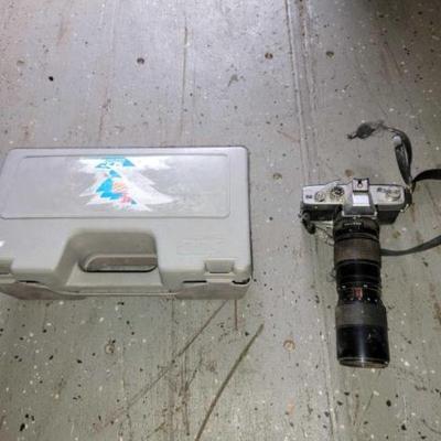 #2900 â€¢ Minolta SRT SC-II Camera & Plastic Box
