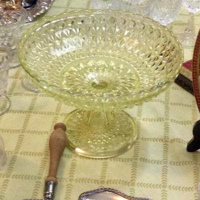 Vaseline glass comport