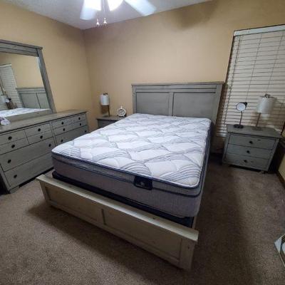 Queen RTG bedroom suite
