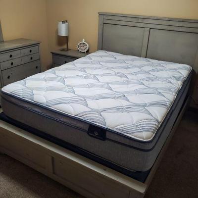 Queen RTG bedroom suite
