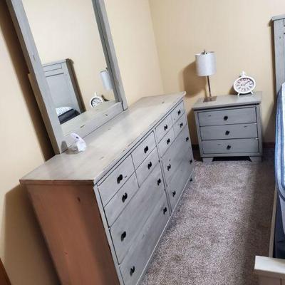 Queen RTG bedroom suite