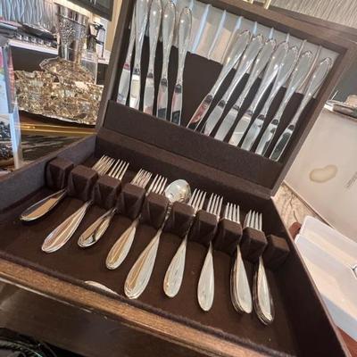 Stainless flatware 