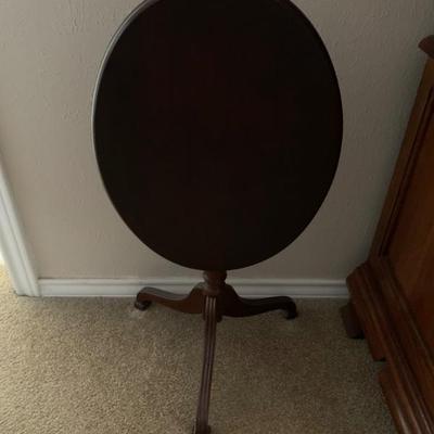 Tilt Top Pedestal Table
