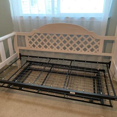 Twin Daybed with Trundle   ( No Mattress)