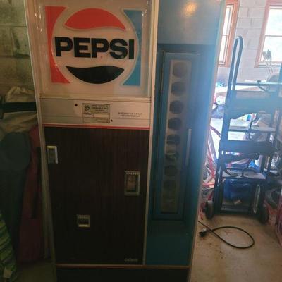 1962 Pepsi soda machine