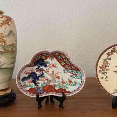 TTK070 - Oriental Porcelain Vase And Decorative Plates with Stands