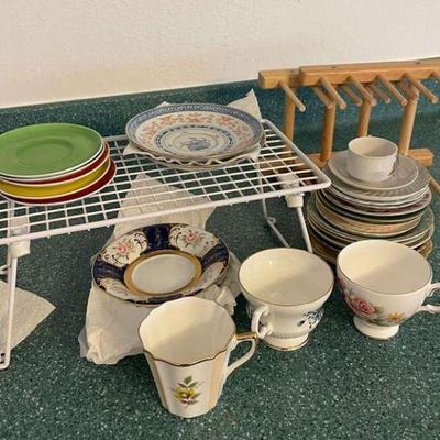 TTK085- Porcelain Tea Cups & Plates, Shelving 