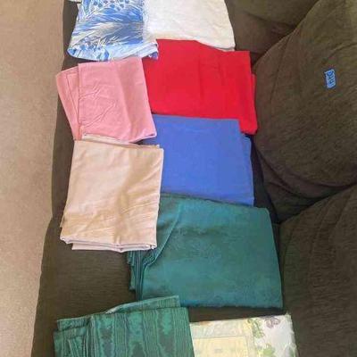 TTK096 Assorted Table Covers And Place Mats