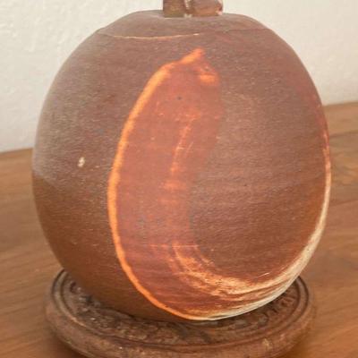 TTK098 Clay Pottery Vase With Wooden Stand 