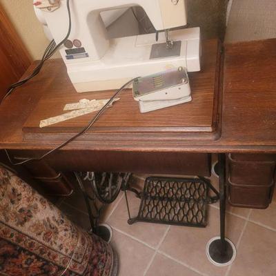 Sewing machine and cabinet