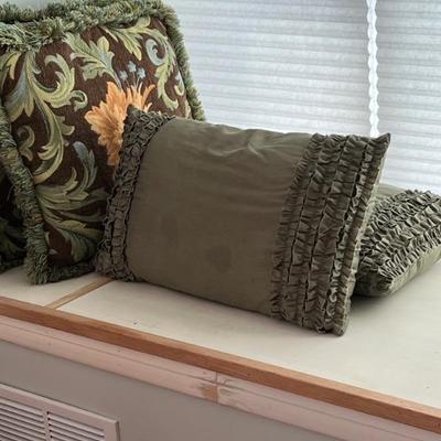 Swcorative pillows