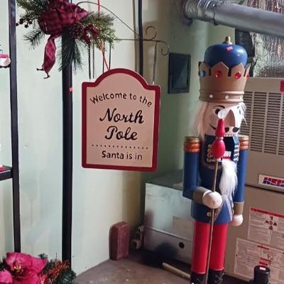 North Pole street lamp & nutcracker
