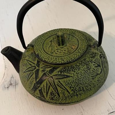 Japanese cast iron Iwachu Tetsubin teapot -bamboo motif