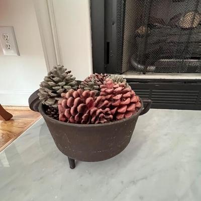 3 legged cast iron pot