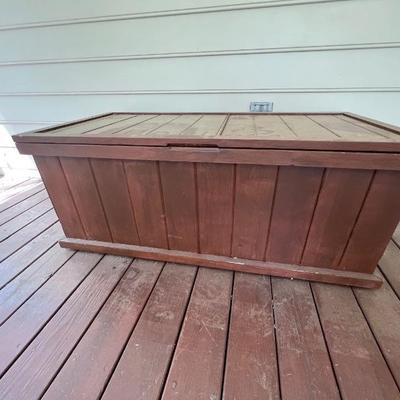 Deck box