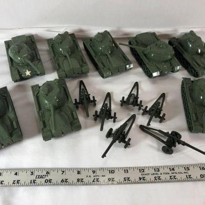 Plastic Tanks, Howitzers