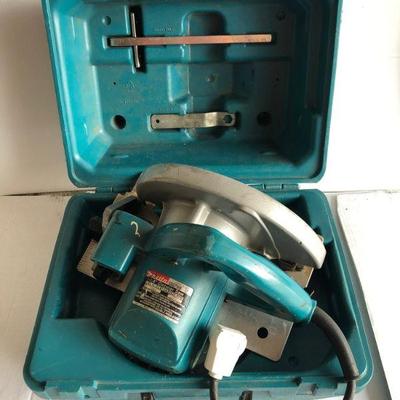 Makita 7 1/4 " circular Saw in case