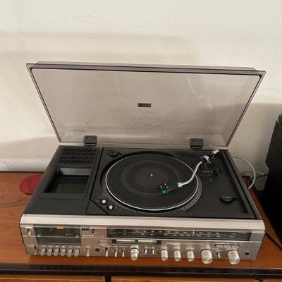 Vinyl record player