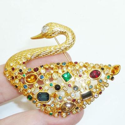 Swarovski crystal swan pin