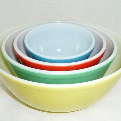 Pyrex nested bowls NICE