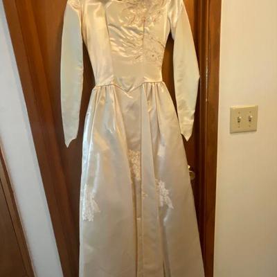 Vintage Wedding Dress - 4/6