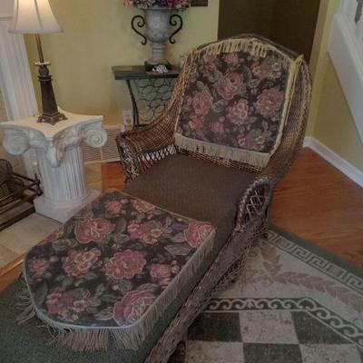 Vintage wicker chaise lounge...very heavy!